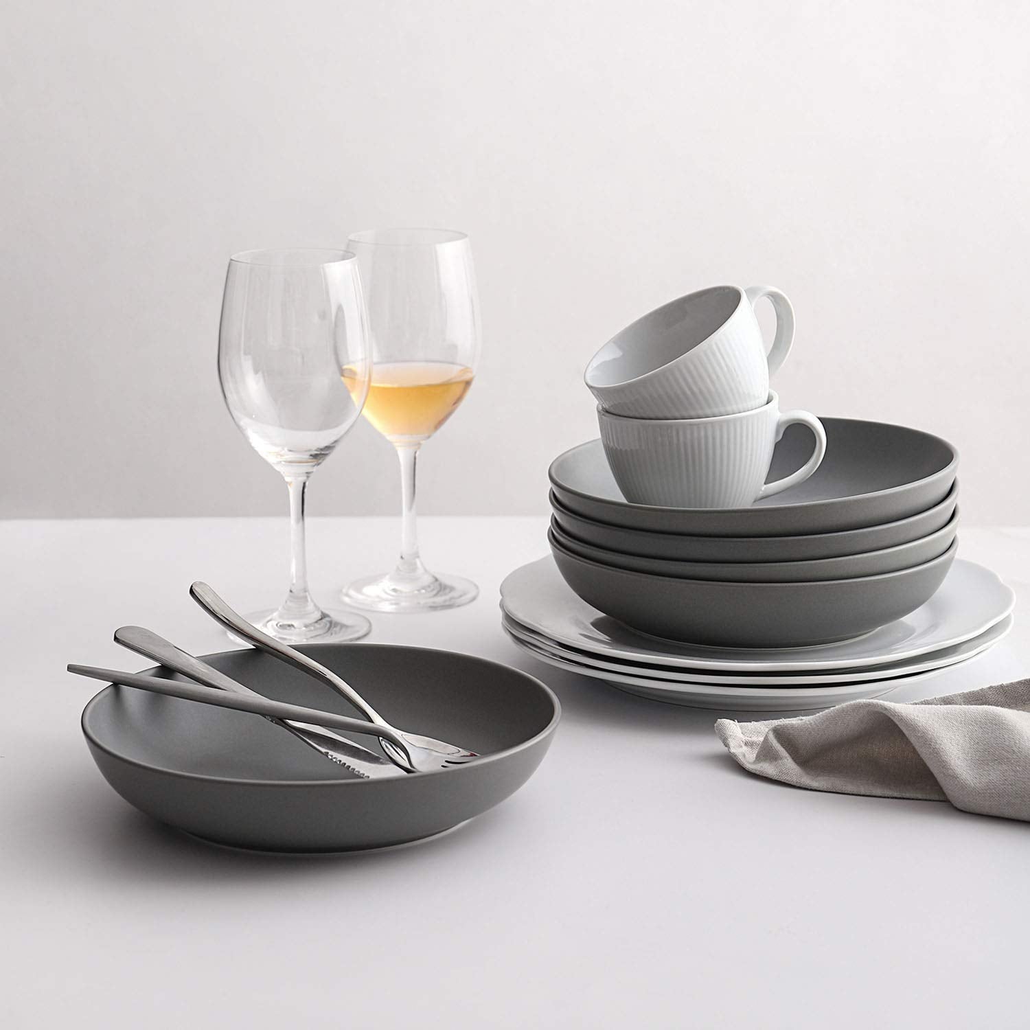 YYHY bowls are microwave and dishwasher safe for convenient cleanup.