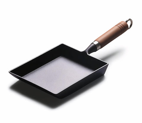 YYMIYU Japanese cast iron Tamagoyaki pan shows a durable, authentic omelet-ready surface.