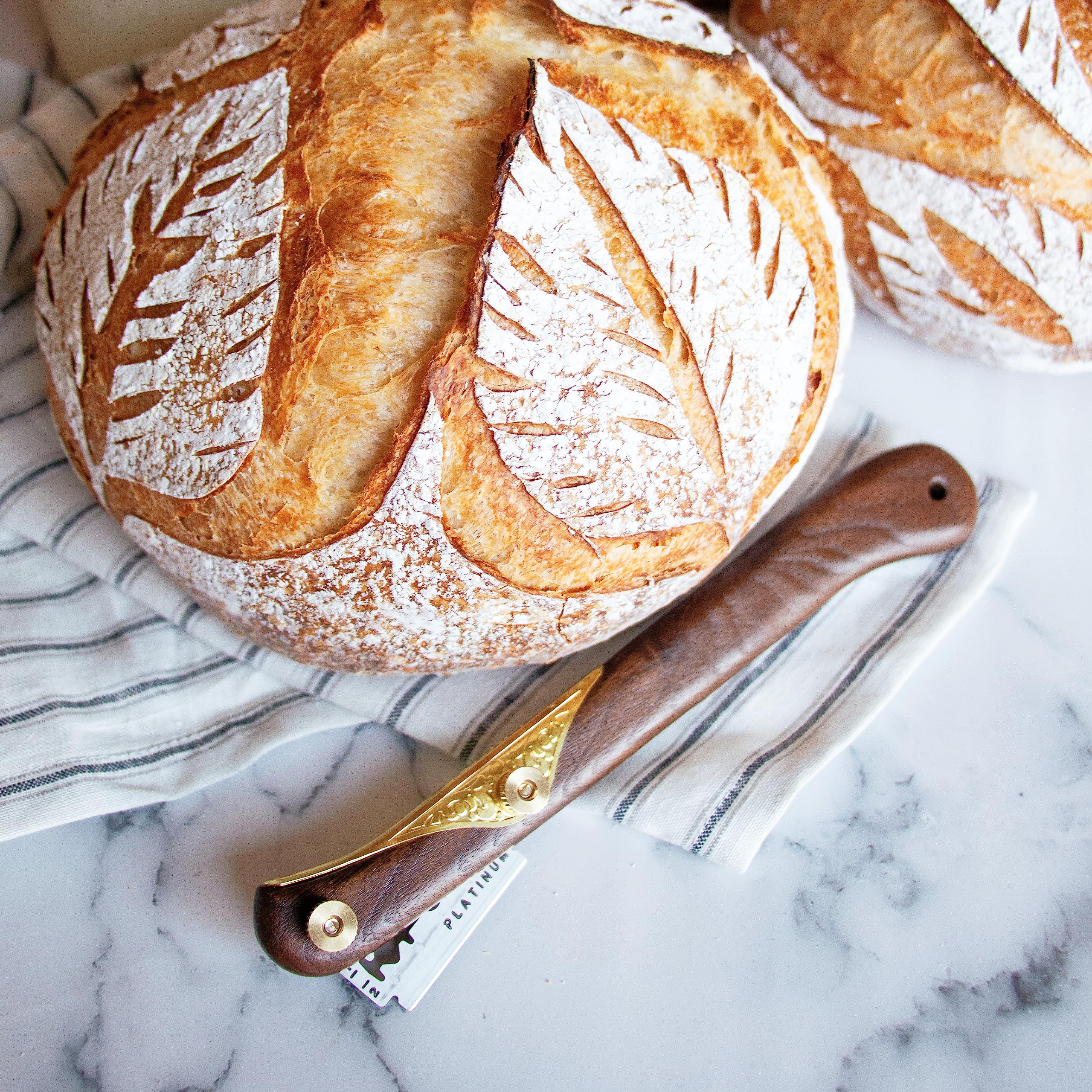 Zatoba kitchen tool for scoring dough with control and elegance