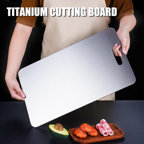 Zaucet titanium cutting board back surface for meat, cross-contamination prevention.