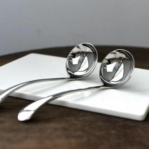 ZDFQly dishwasher-safe ladle easy to clean after meals.