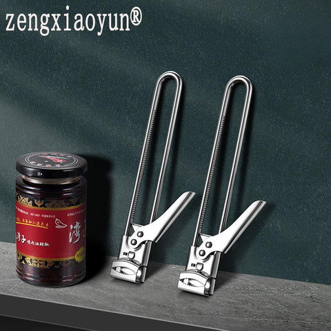 Zengxiaoyun jar lid gripper in use provides a secure hold and quick access.