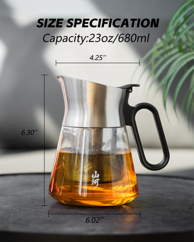 ZENS glass teapot with stainless steel spout delivers a drip-free pour.