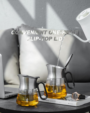ZENS teapot with oval ergonomic handle provides comfortable, anti-scald pouring.
