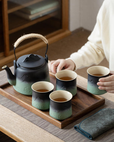 ZENS dishwasher-safe ceramic teapot for easy cleanup.
