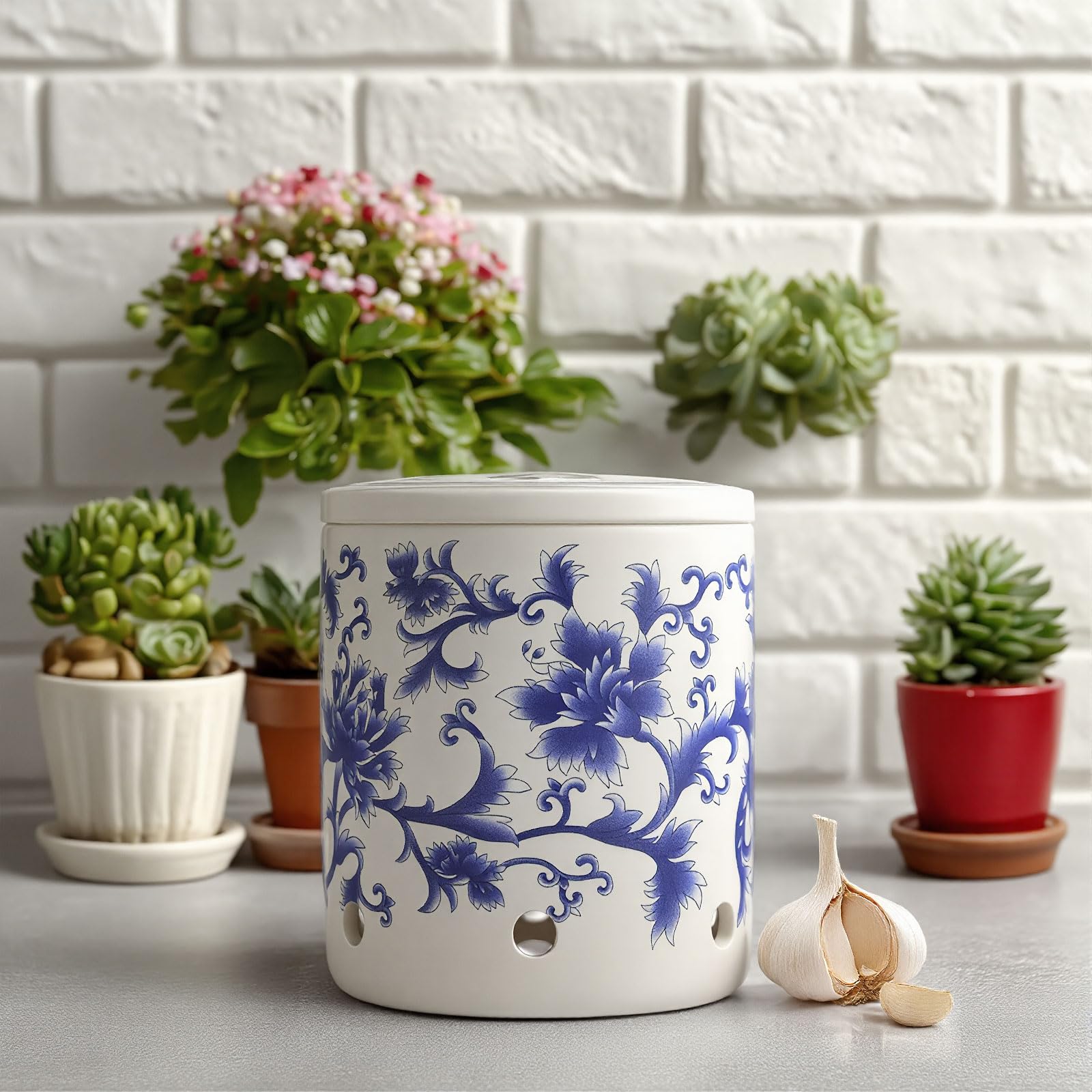 ZENWUKONG ceramic keeper with base vents, promoting airflow for longer freshness.