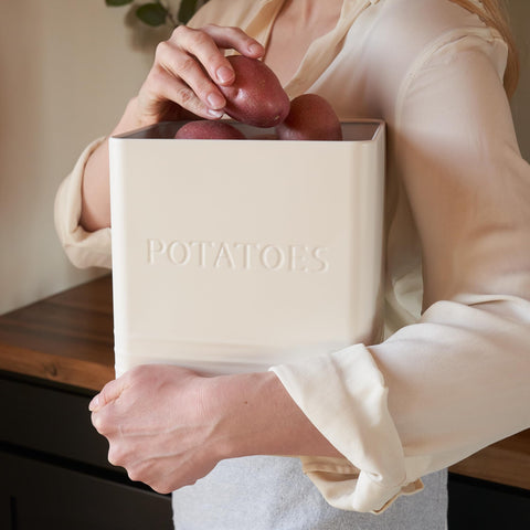 ZICOTO onion bin with lid preserves onions neatly while adding kitchen style.