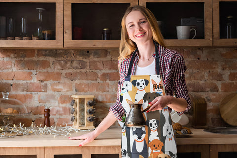ZiQilin garden-ready apron supports gardening with roomy pockets.