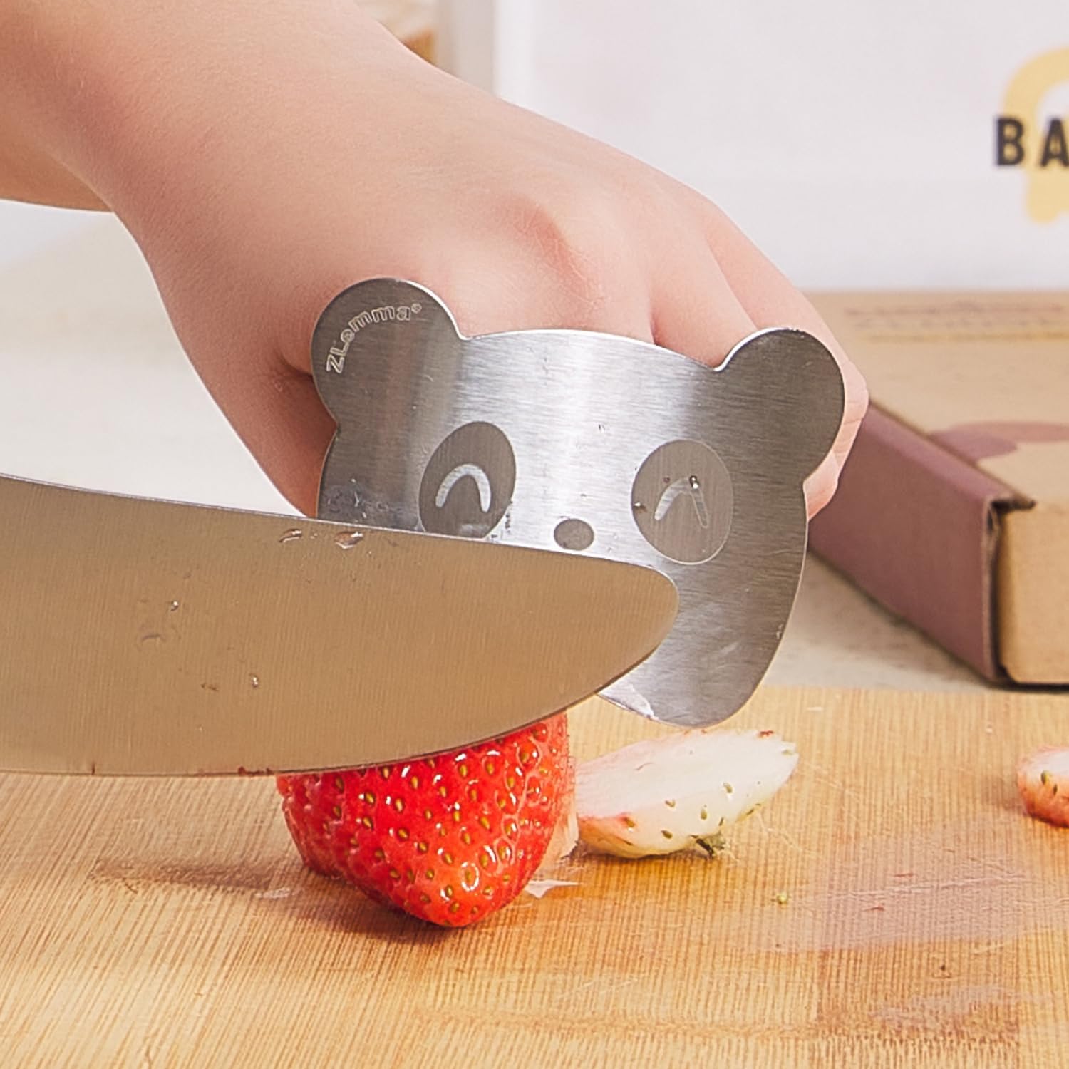 ZLemma Panda finger guards support safe slicing of fruits, vegetables, and meat