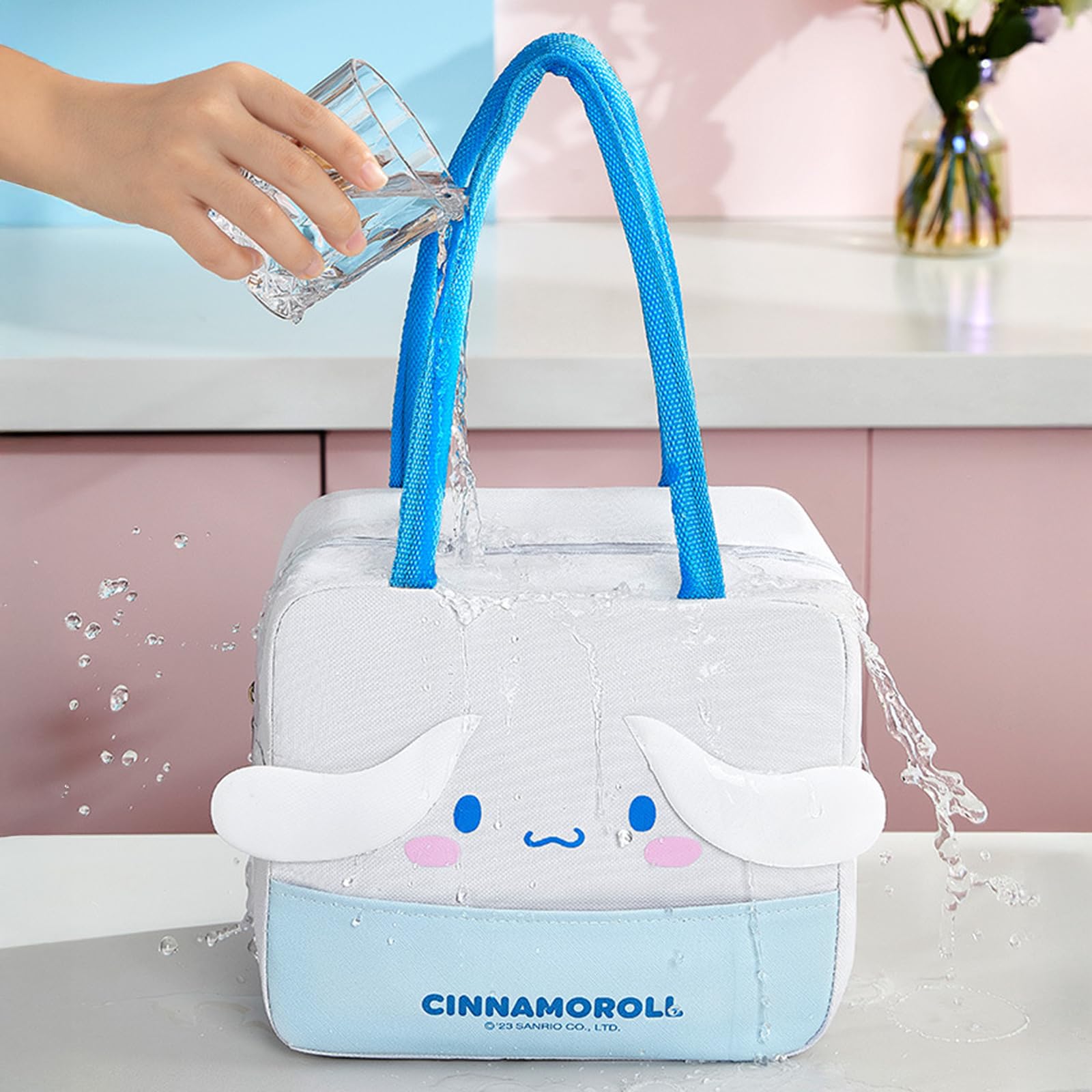 Zmioviq easy-clean lining simplifies post-meal cleanup