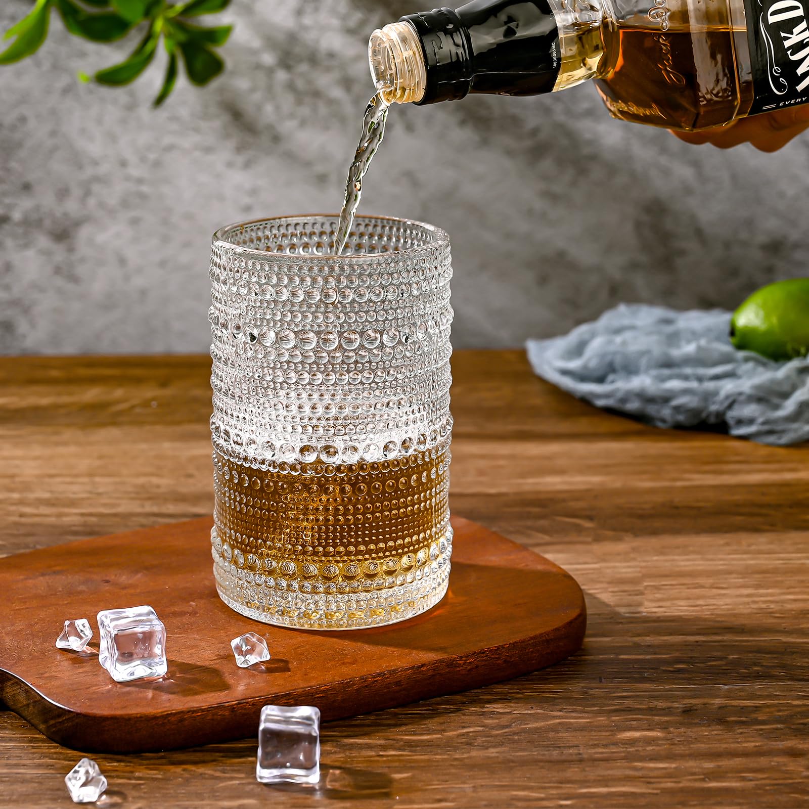 ZMOWIPDL 15-ounce glass for juices and milkshakes.