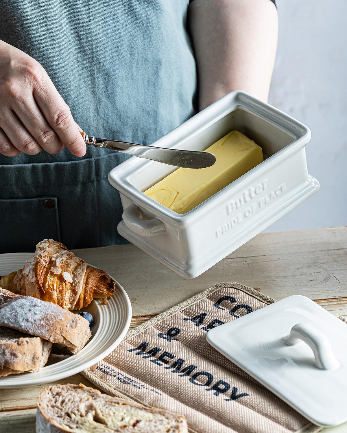Zoeeker butter dish keeps firm butter neatly stored and accessible