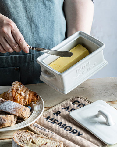Zoeeker butter dish keeps firm butter neatly stored and accessible