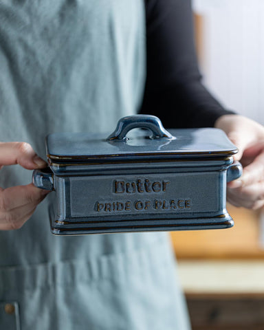 Zoeeker butter dish is gift-ready for cooks and hosts.