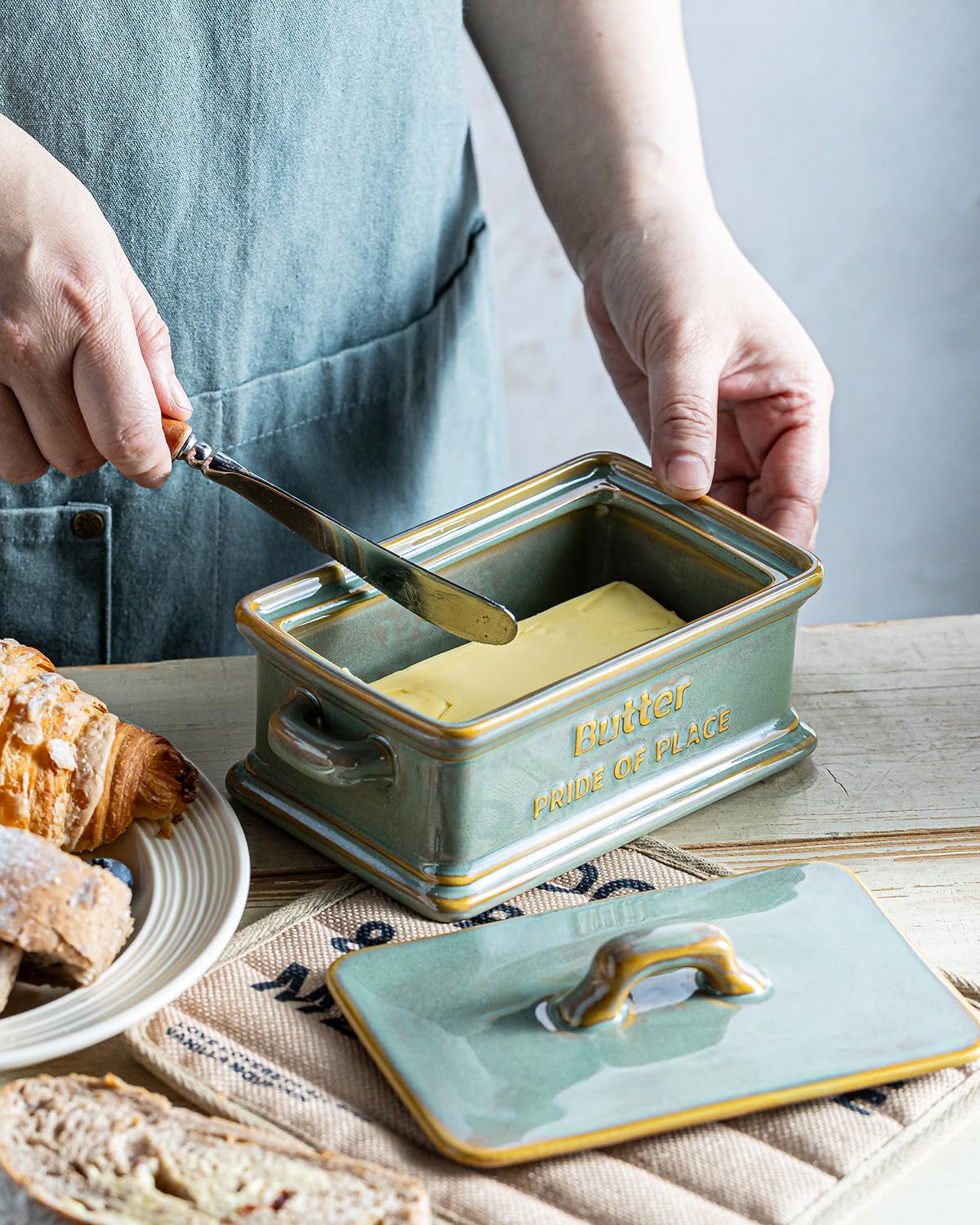 Zoeeker countertop butter dish ready for everyday kitchen use