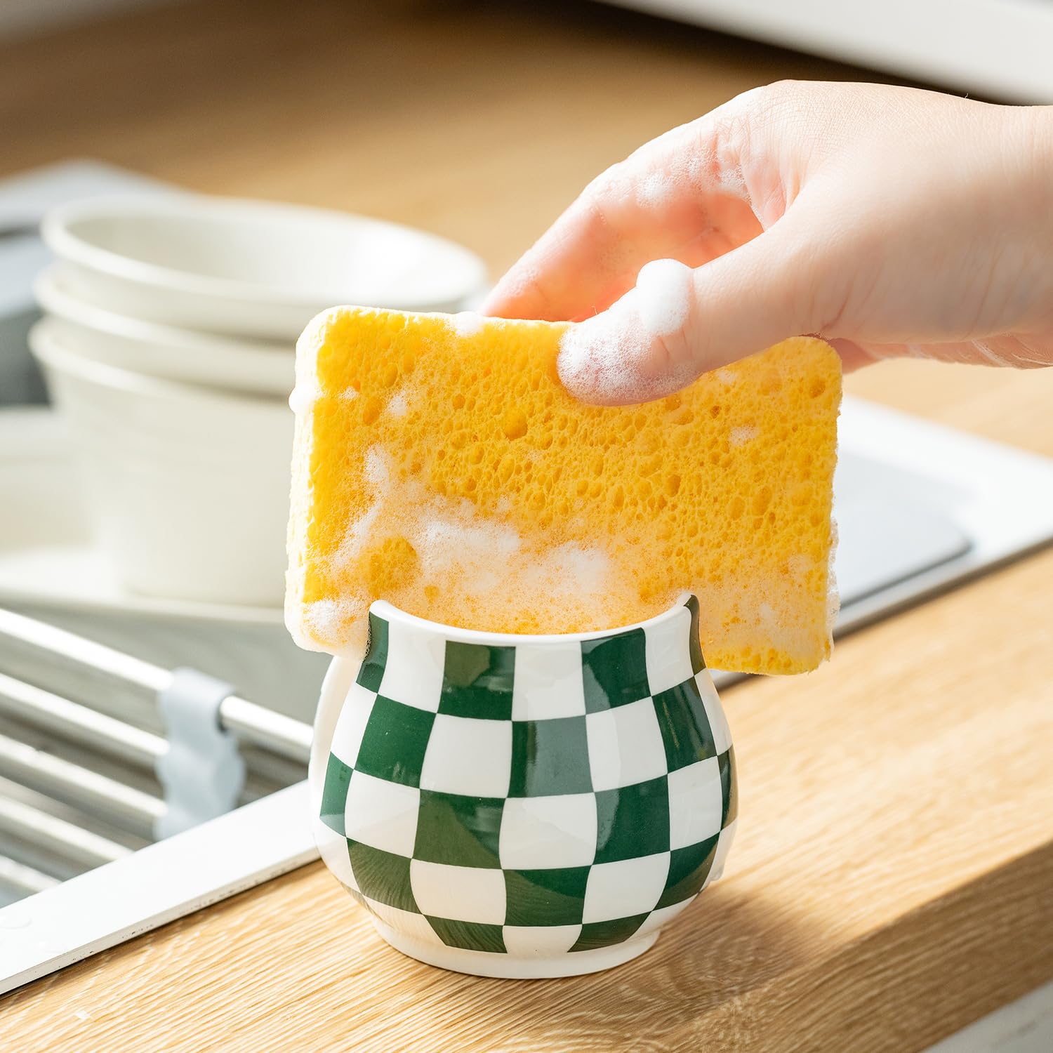 Zoeeker ceramic holder is easy to clean and dishwasher safe