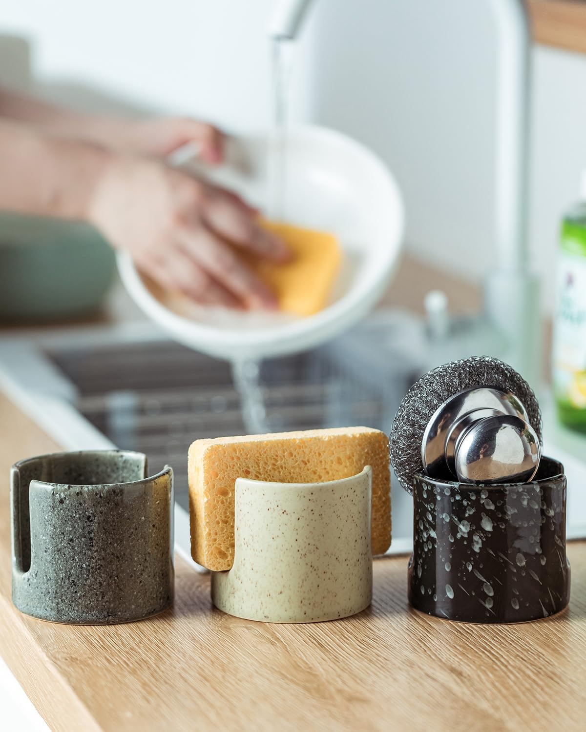 Zoeeker sponge holder fits kitchen and bathroom setups.