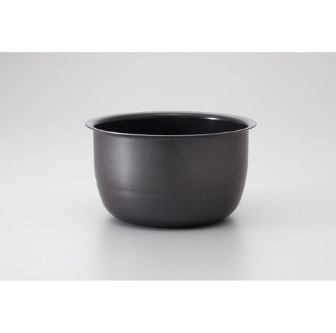 Zojirushi NP-HCC18XH triple heater provides uniform heat around the pot