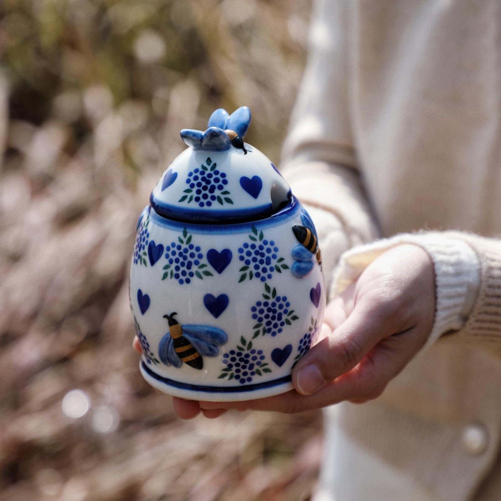 ZOOBEE honey pot with embossed bee detail adds farmhouse charm.