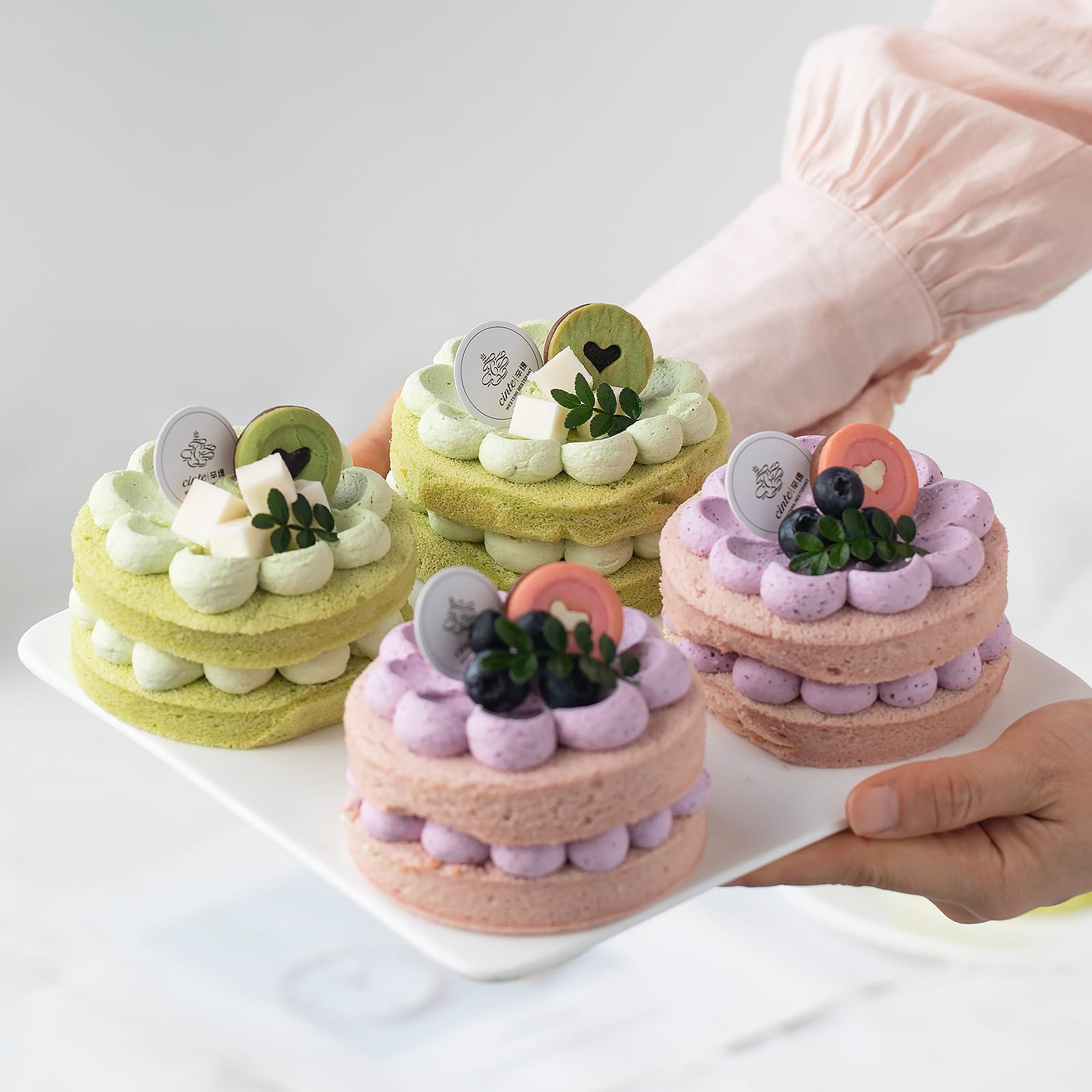Zorazio silicone mold shapes hamburger patties and pies evenly.