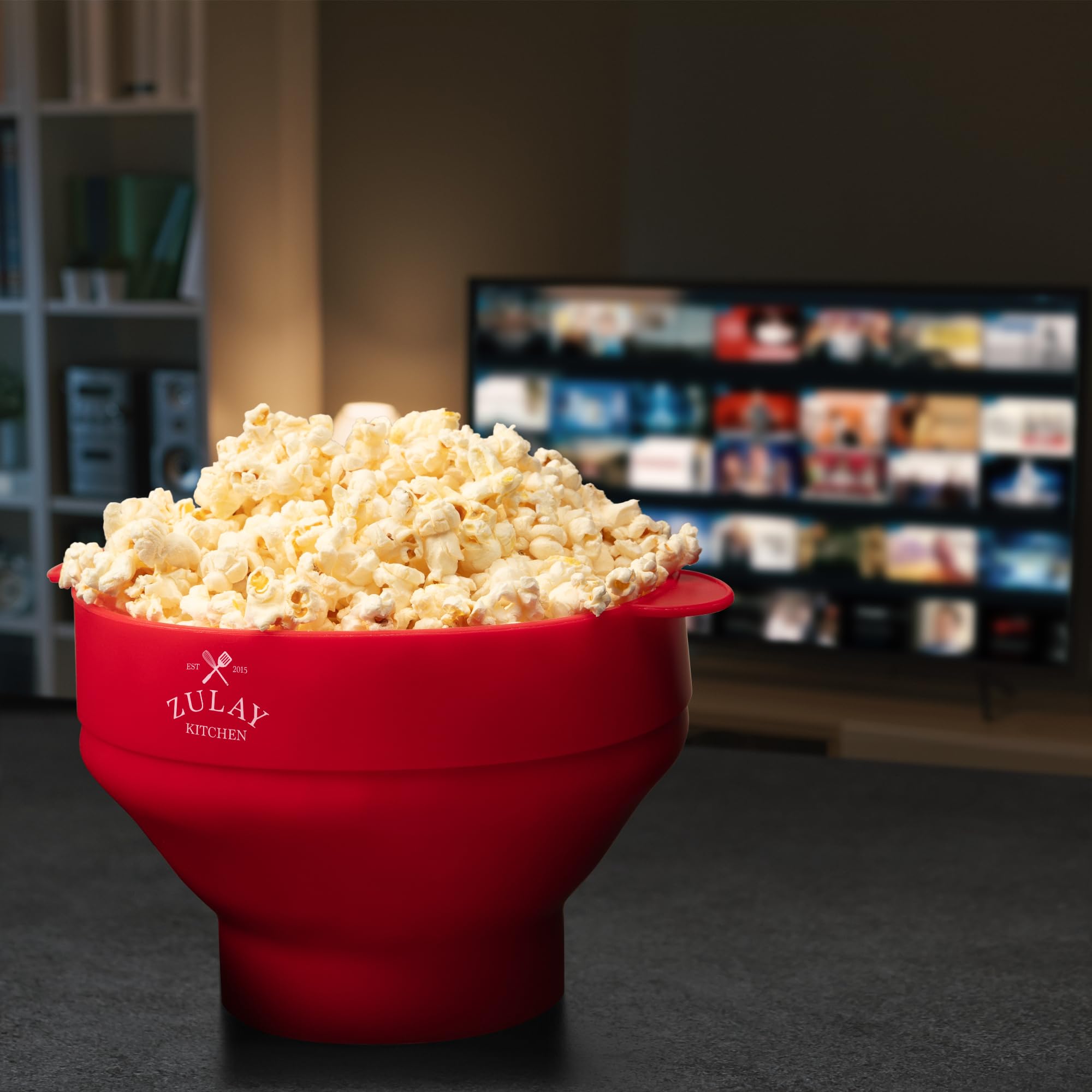 Zulay collapsible popcorn bowl saves space while delivering quick, tasty popped kernels.