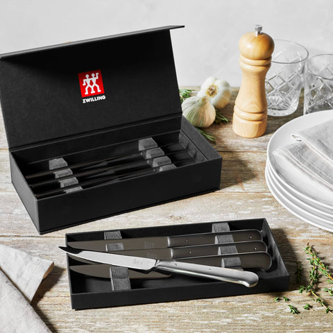 ZWILLING eight blades gift-ready set highlights convenience and style.