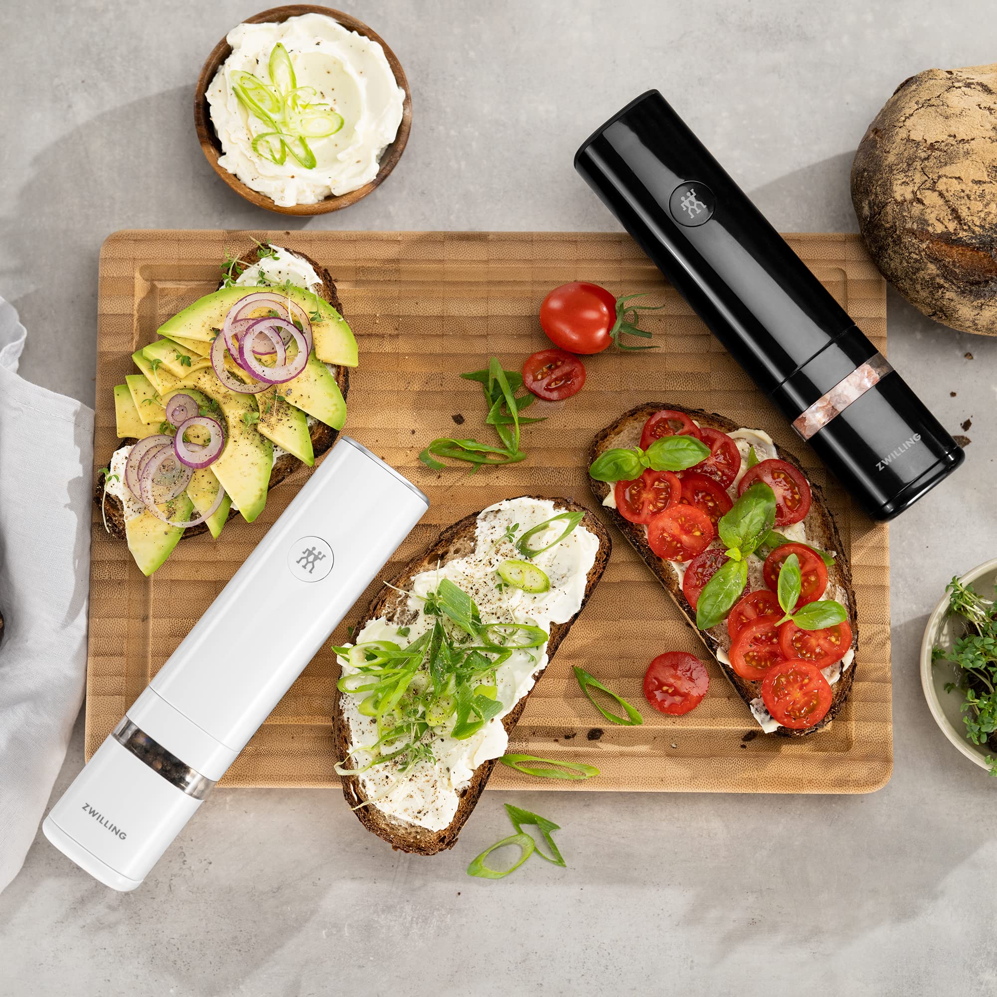 ZWILLING Enfinigy dial close-up shows adjustable grind size for customizable seasoning