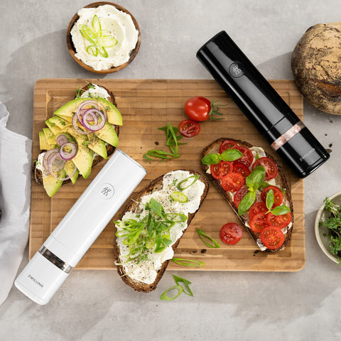 ZWILLING Enfinigy dial close-up shows adjustable grind size for customizable seasoning