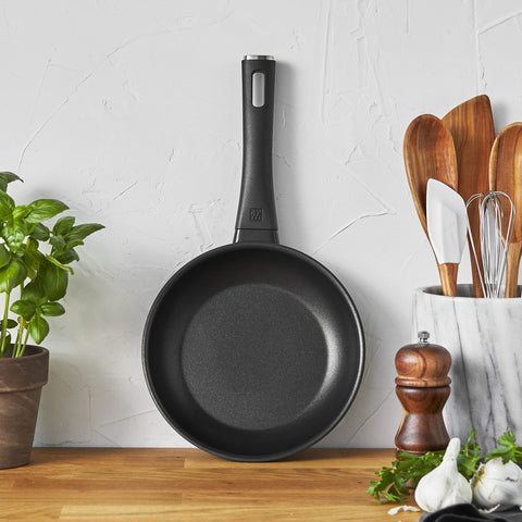 ZWILLING Madura Plus forged aluminum construction for reliable heat retention