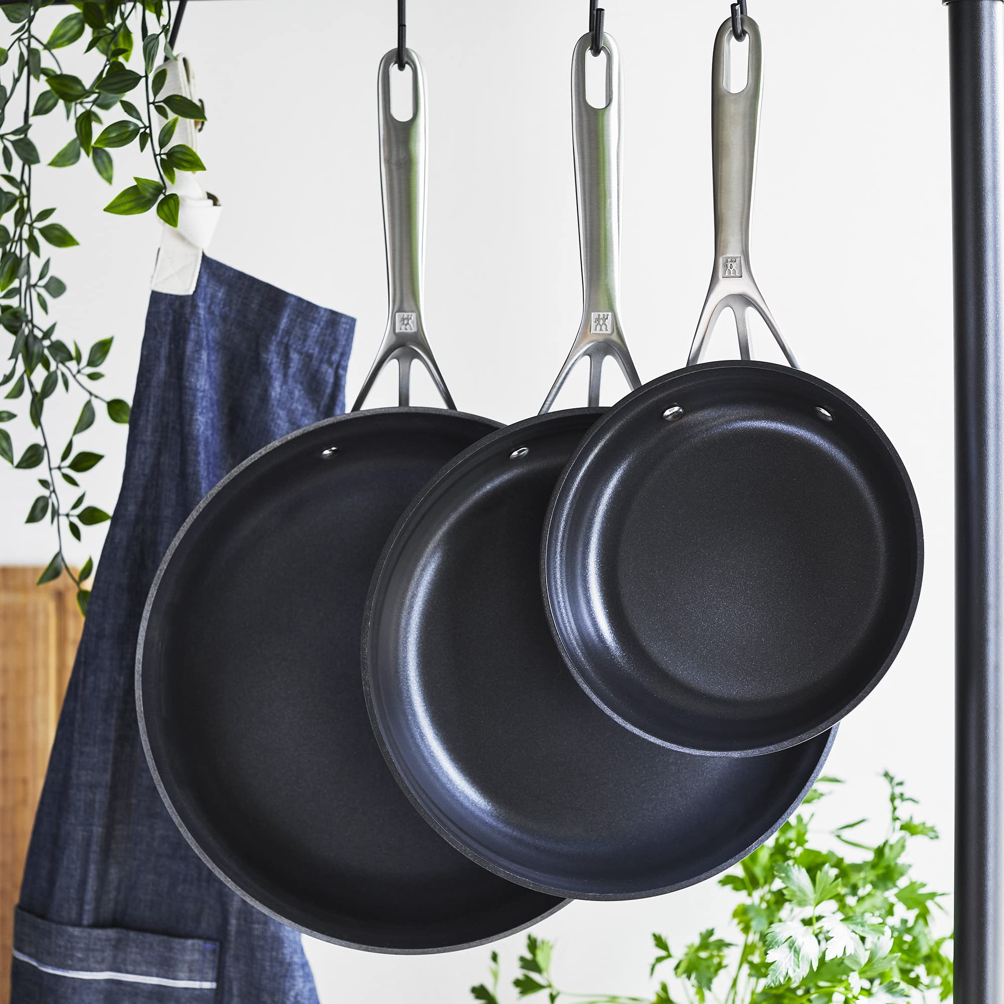 ZWILLING Motion 10-inch fry pan in grey offering even heating for sautéing