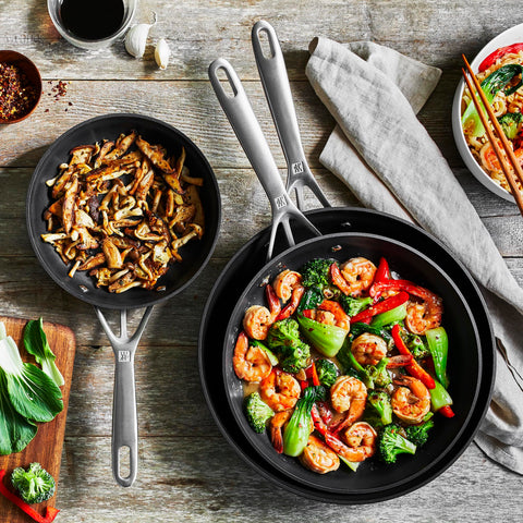 ZWILLING Motion 12-inch fry pan in grey promotes thorough browning and simple cleanup